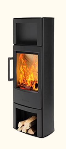 Wiking-Miro-6-Stahl- Kaminofen mit Warmhalte- und Holzfach Kaminofen Wiking Miro 6 Schwarzer Kaminofen mit großer Sichtscheibe, Warmhaltefach oben und Holzfach unten; Flammen sichtbar.