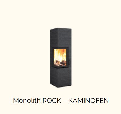 Monolith ROCK Kaminofen Schlanker eckiger Kaminofen Monolith ROCK mit Frontscheibe und sichtbaren Flammen.
